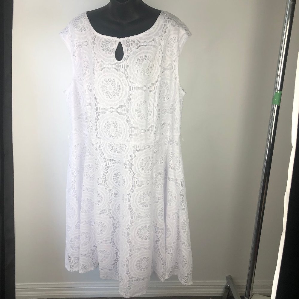 Lori M Ivory/White Dress Missing Belt 2X